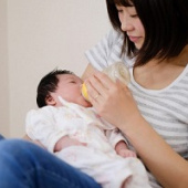 mum bottle feeding baby expressed milk 