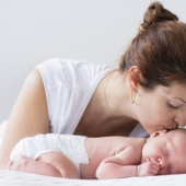 Breastfeeding in your baby’s first few days