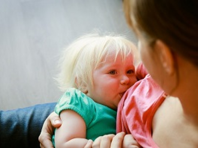 4 Ways to Stop Breastfeeding a Toddler - wikiHow