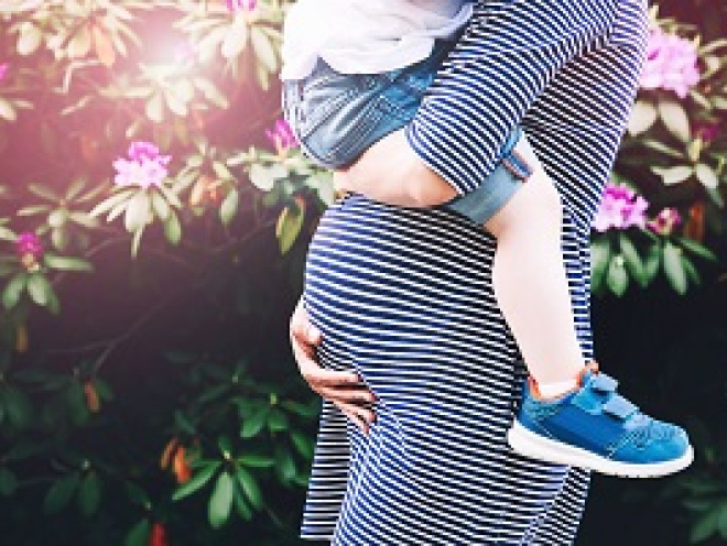 9 WAYS TO DOCUMENT YOUR PREGNANCY - Petite Side of Style