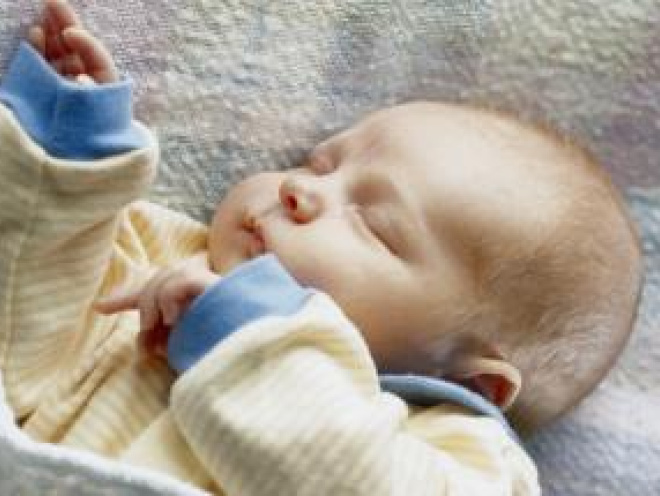How to Feed Your Baby in a More Supportive Position l TEAM 4 Kids